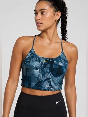 Nike • Dri Fit • M